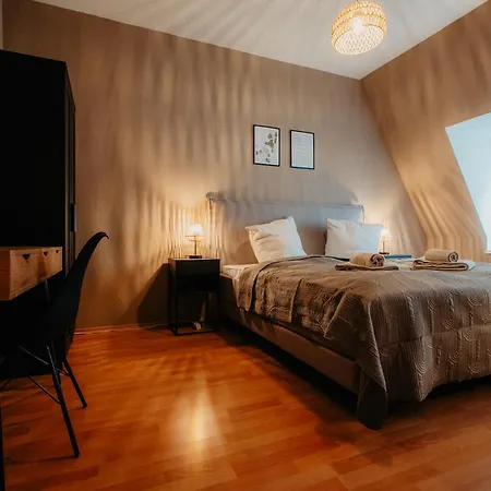 Luga Homes - Chausseehaus Apartment *